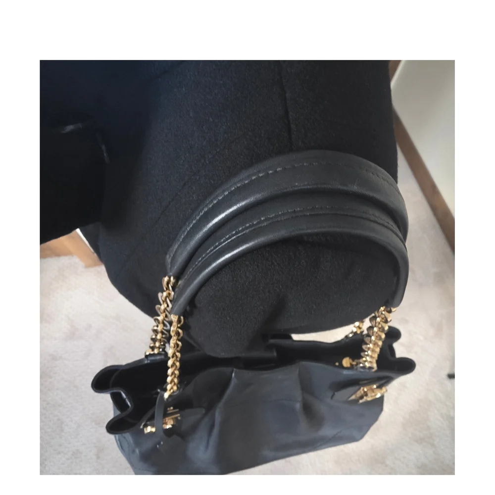 Salvatore Ferragamo Florence Gancini Shoulder Bag Black With Gold Hardware - Picture 4 of 10